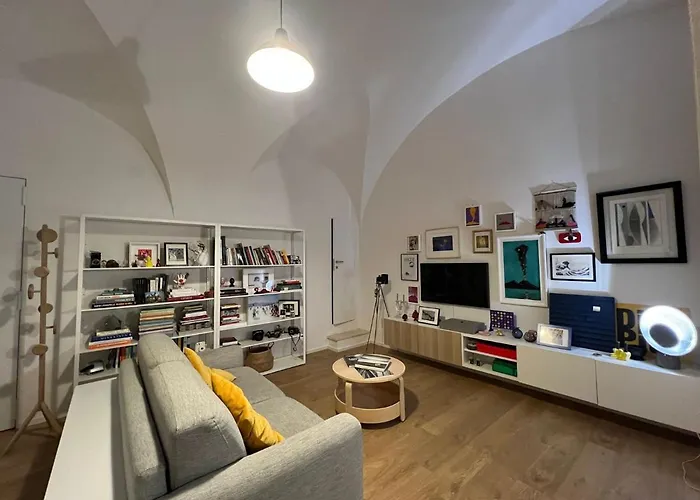 La Finestra Su Chiaia